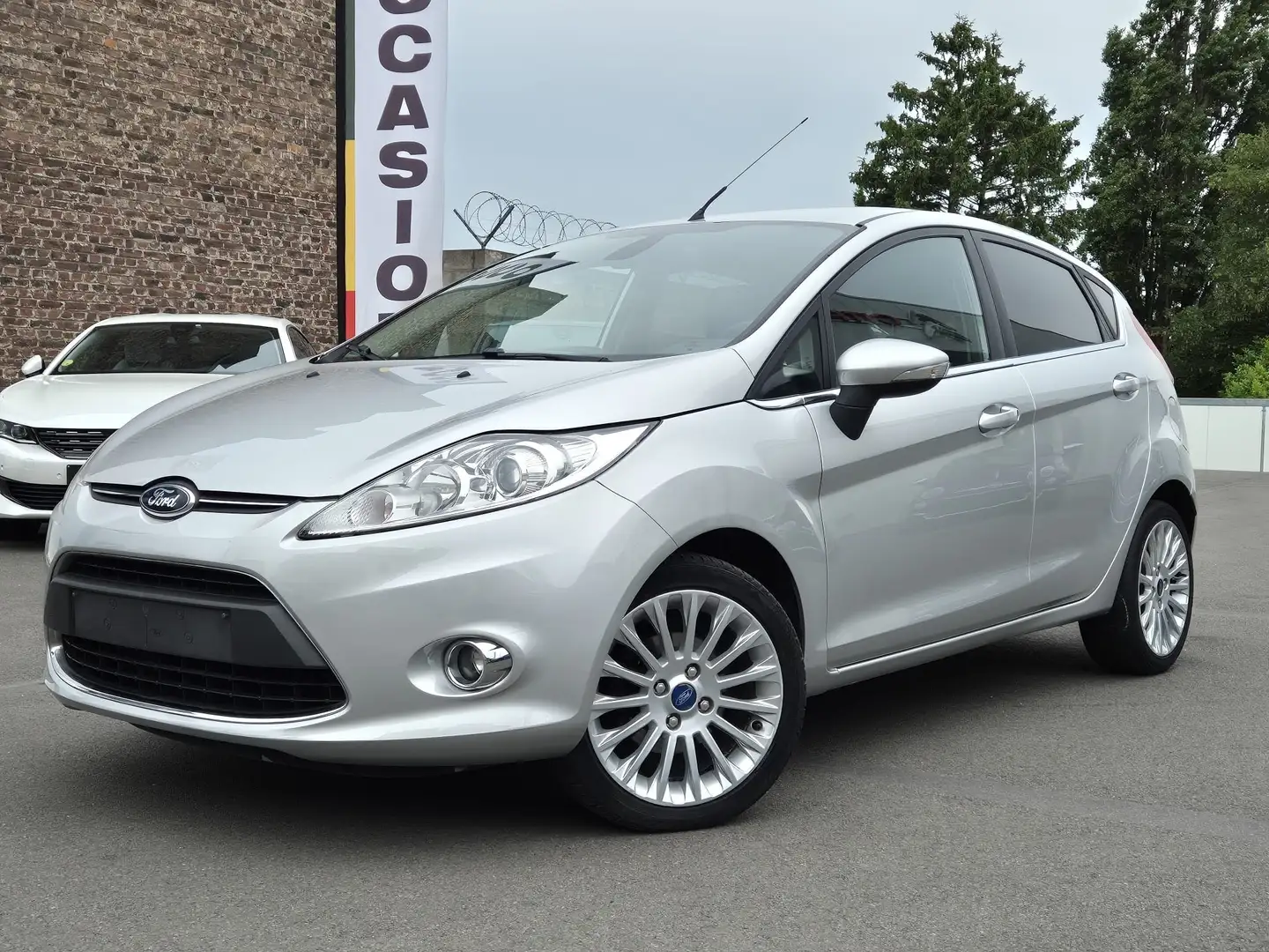 Ford Fiesta 1.4i Titanium ** BOITE AUTOMATIQUE ** Zilver - 1