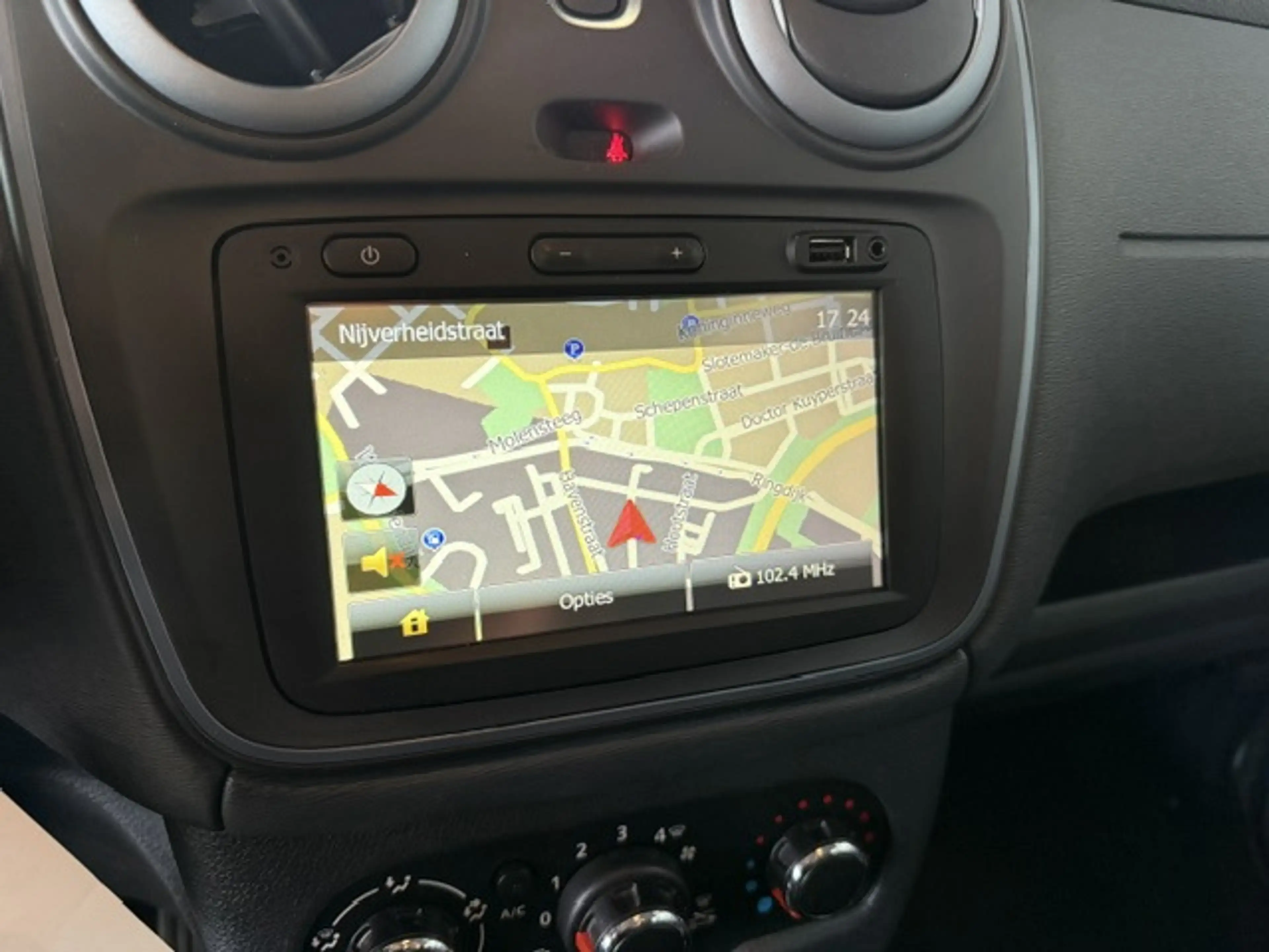 Dacia Lodgy 1.2 TCe Stepway 5p. Navi|Cruise|Trekhaak — photo 4