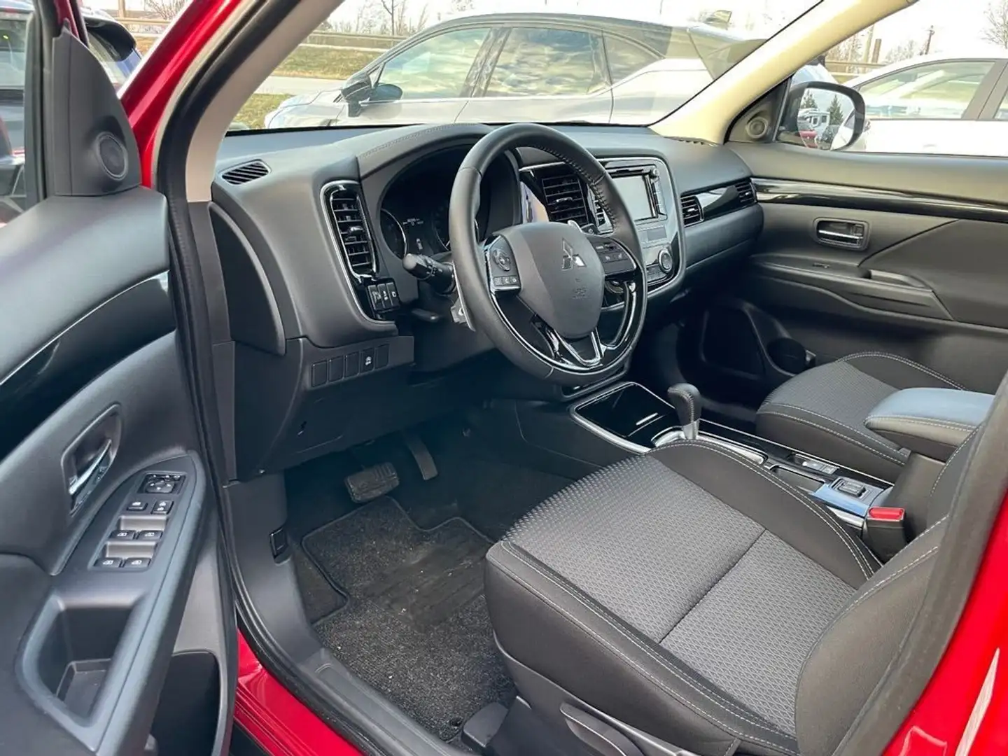 Mitsubishi Outlander 2.0 2WD CVT Diamond Rosso - 2