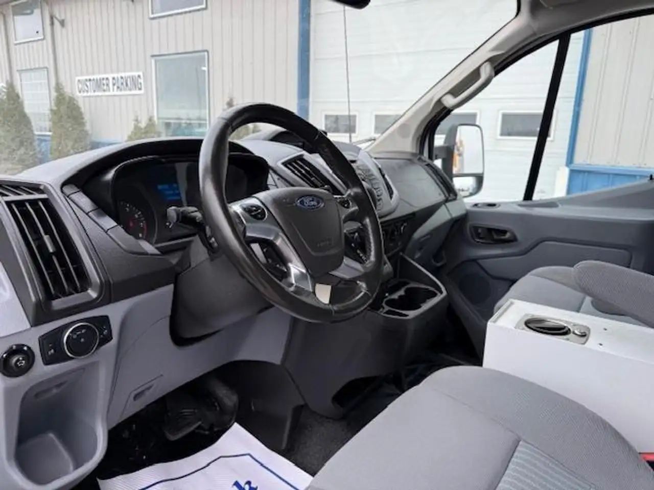 Ford Transit Cargo Van снимка Ford Transit Cargo Van