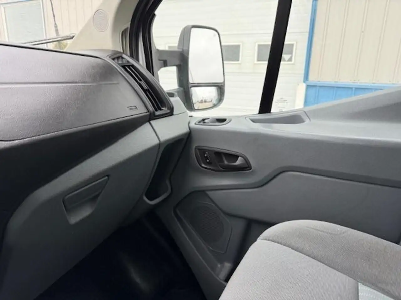 Ford Transit Cargo Van снимка Ford Transit Cargo Van