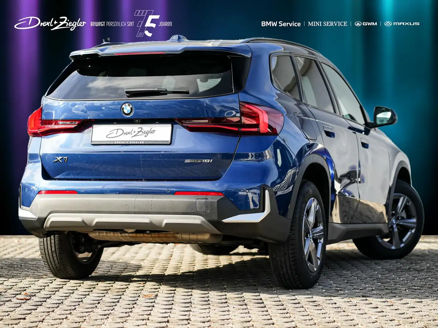 BMW X1 sDrive18i AHK PANO RFK SpSitze TravelPaket Blau - 2