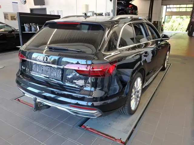 Audi A4 Allroad view 6