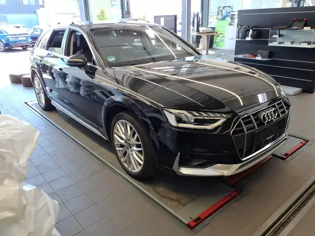 Audi A4 Allroad view 2