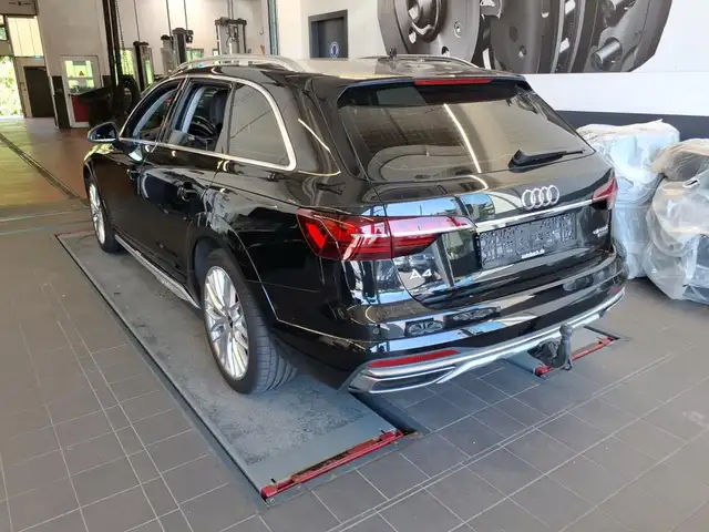Audi A4 Allroad view 3