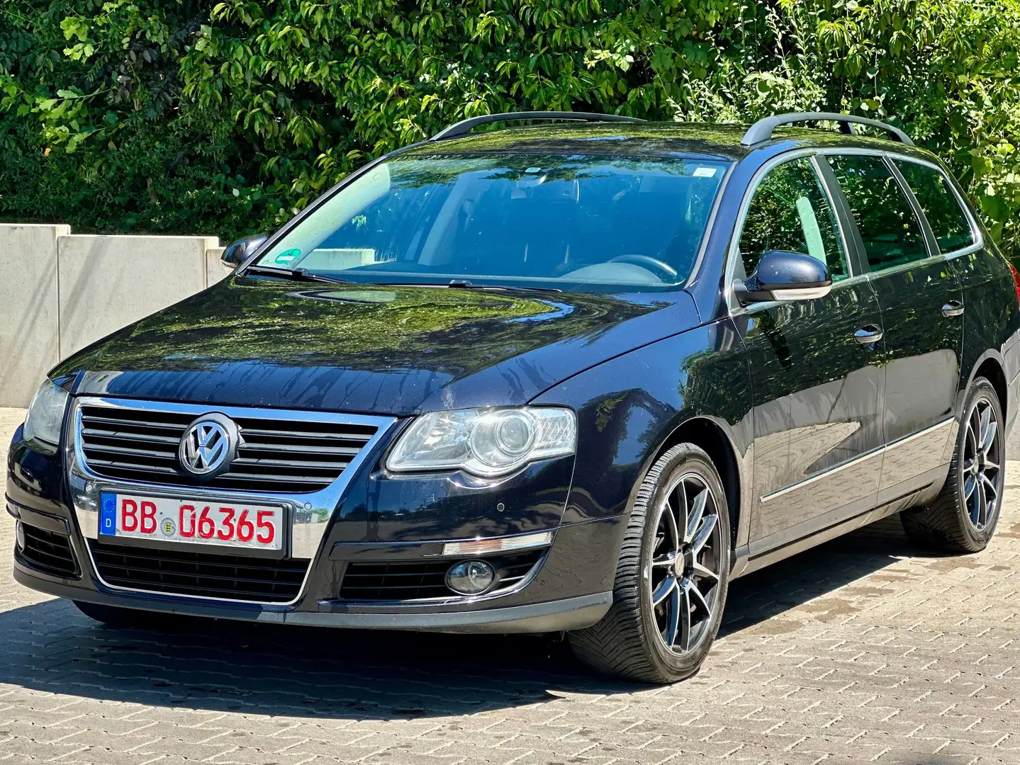 Volkswagen Passat Variant AUTOMATIK+TÜV+PDC+SHZ Schwarz - 1