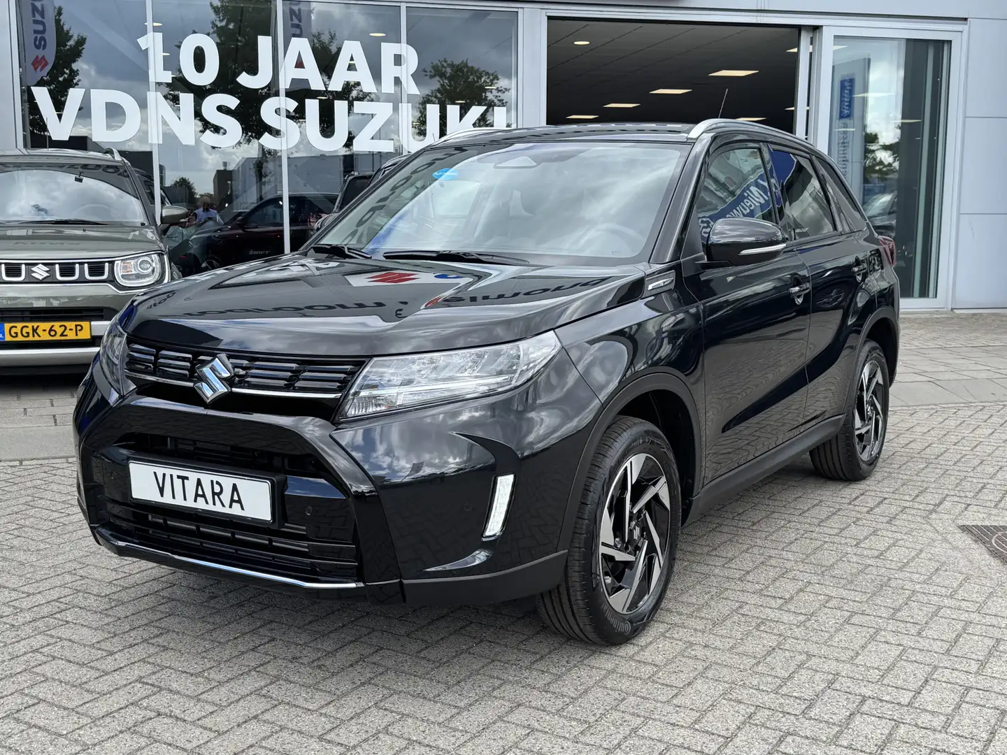 Suzuki Vitara 1.4 Boosterjet Style Smart Hybrid Direct uit voorr Zwart - 2