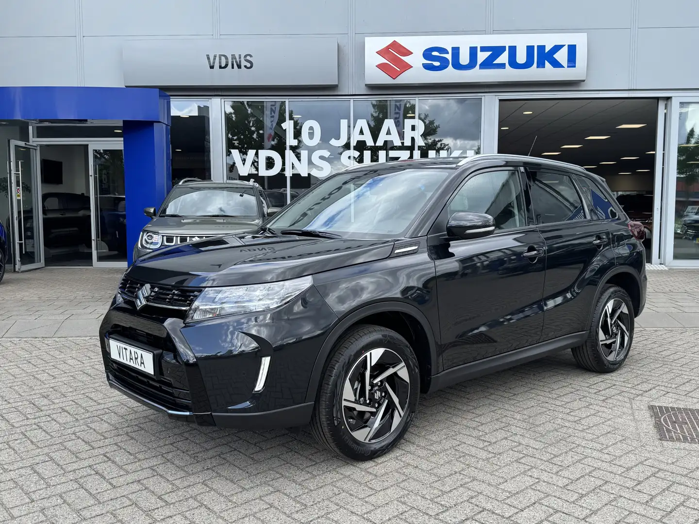 Suzuki Vitara 1.4 Boosterjet Style Smart Hybrid Direct uit voorr Zwart - 1