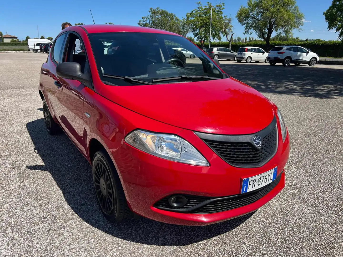 Lancia Ypsilon 0.9 TwinAir 85 CV 5 porte Metano Ecochic Platinum Rojo - 2