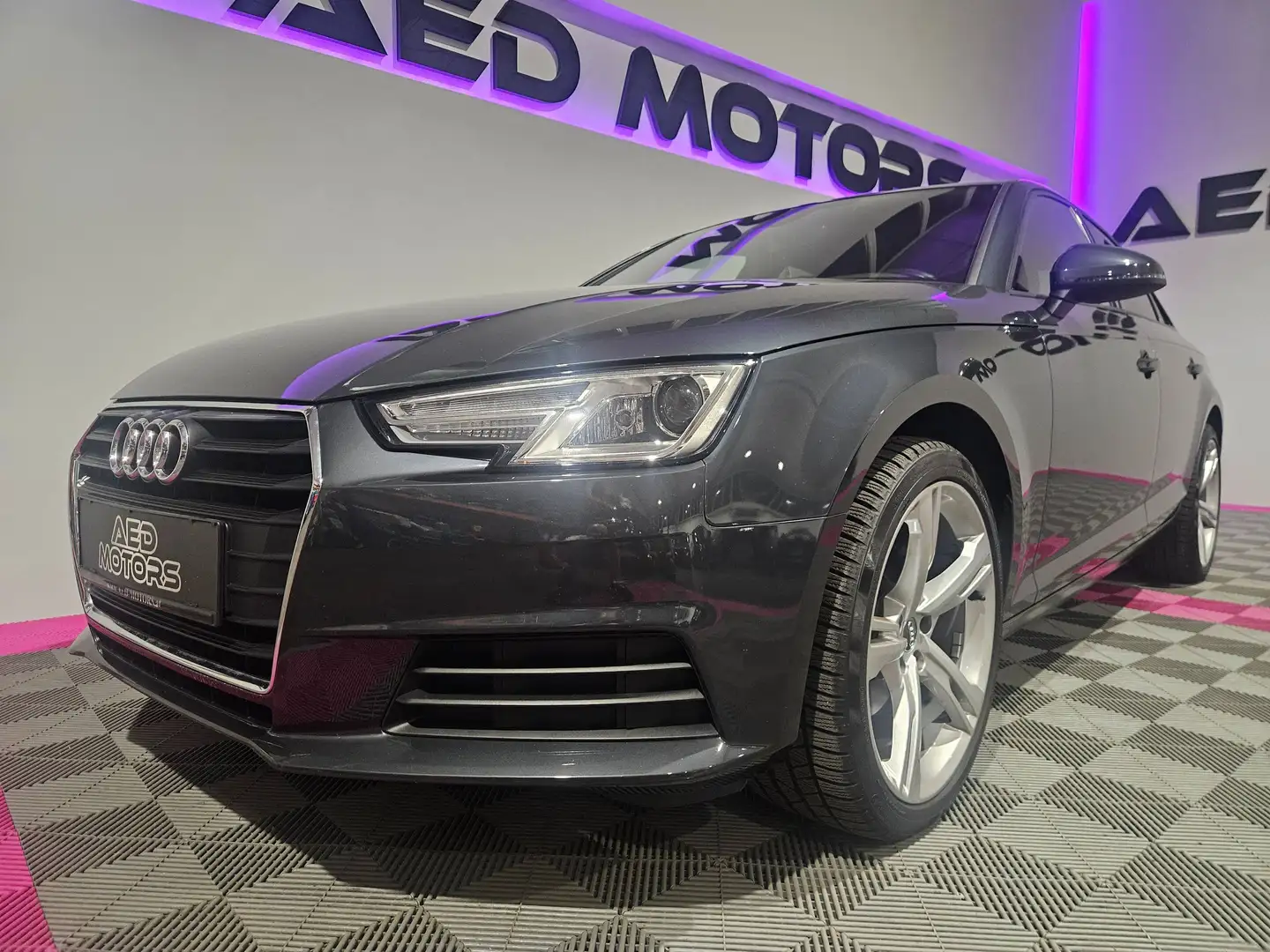 Audi A4 30 TDI basis Grau - 2