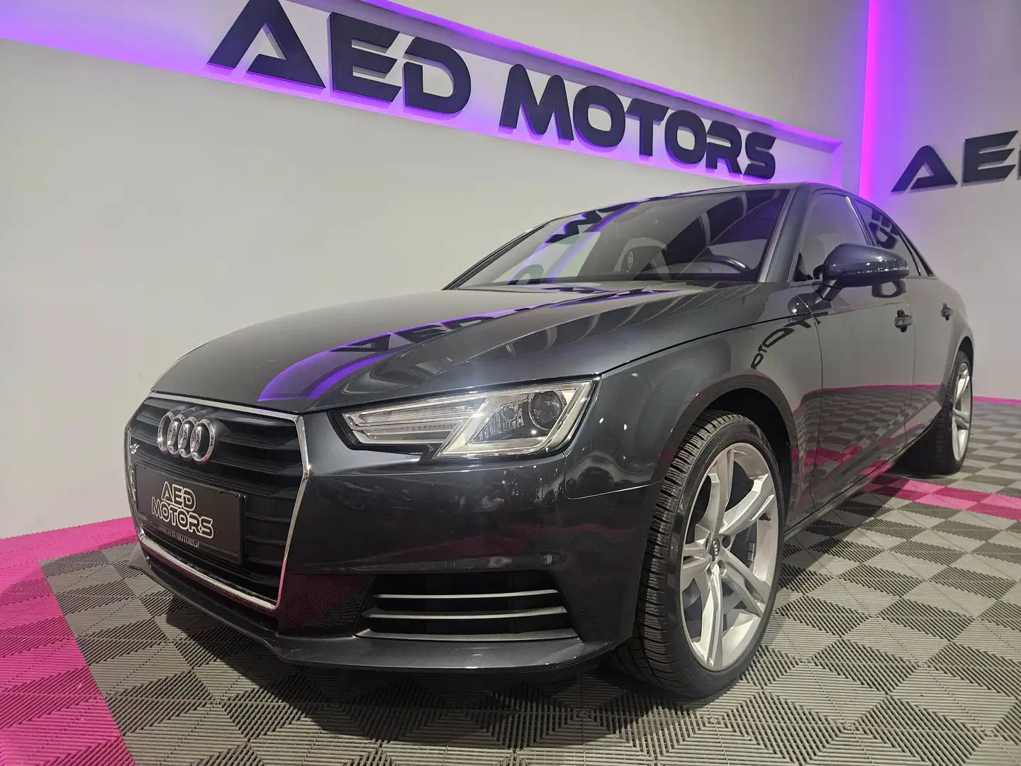 Audi A4 30 TDI basis Grau - 1