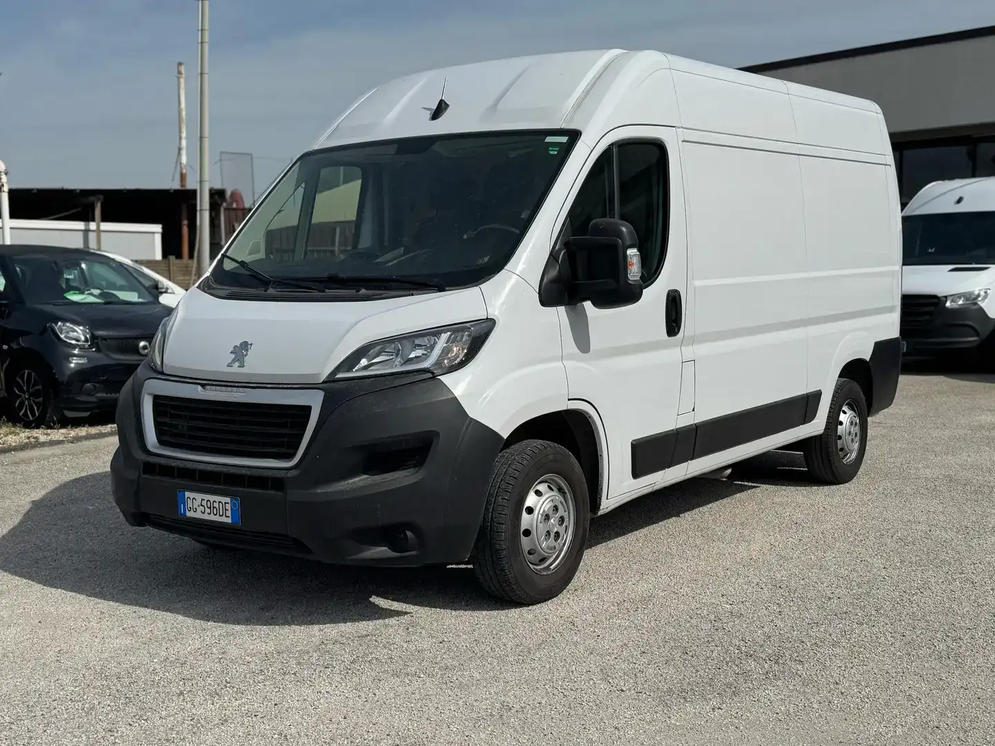 Peugeot Boxer 330 2.2 bluehdi 140cv S&S L2H2 Blanc - 1