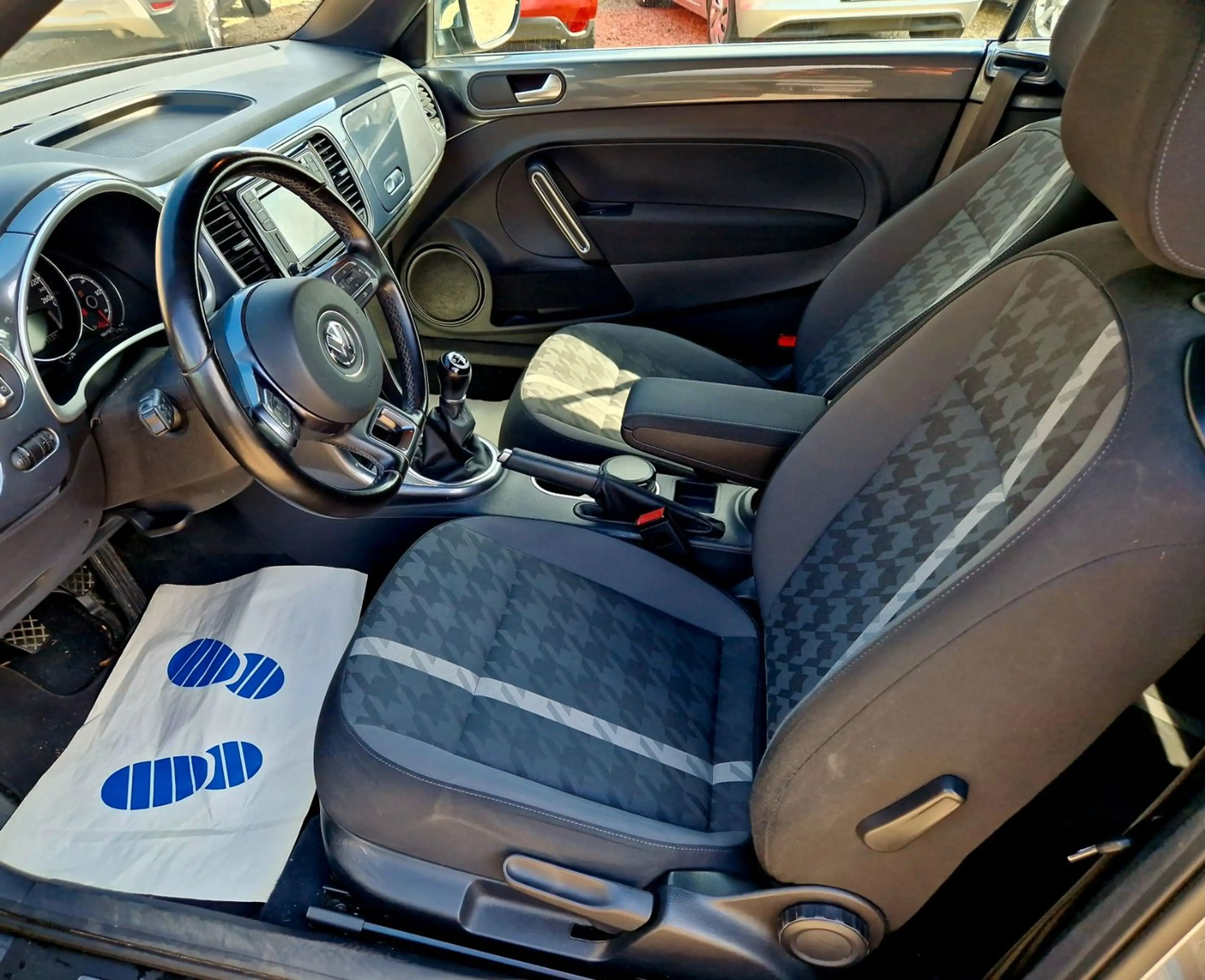 Volkswagen Beetle 2.0 TDI Cabrio Top-Ausstattung — photo 10