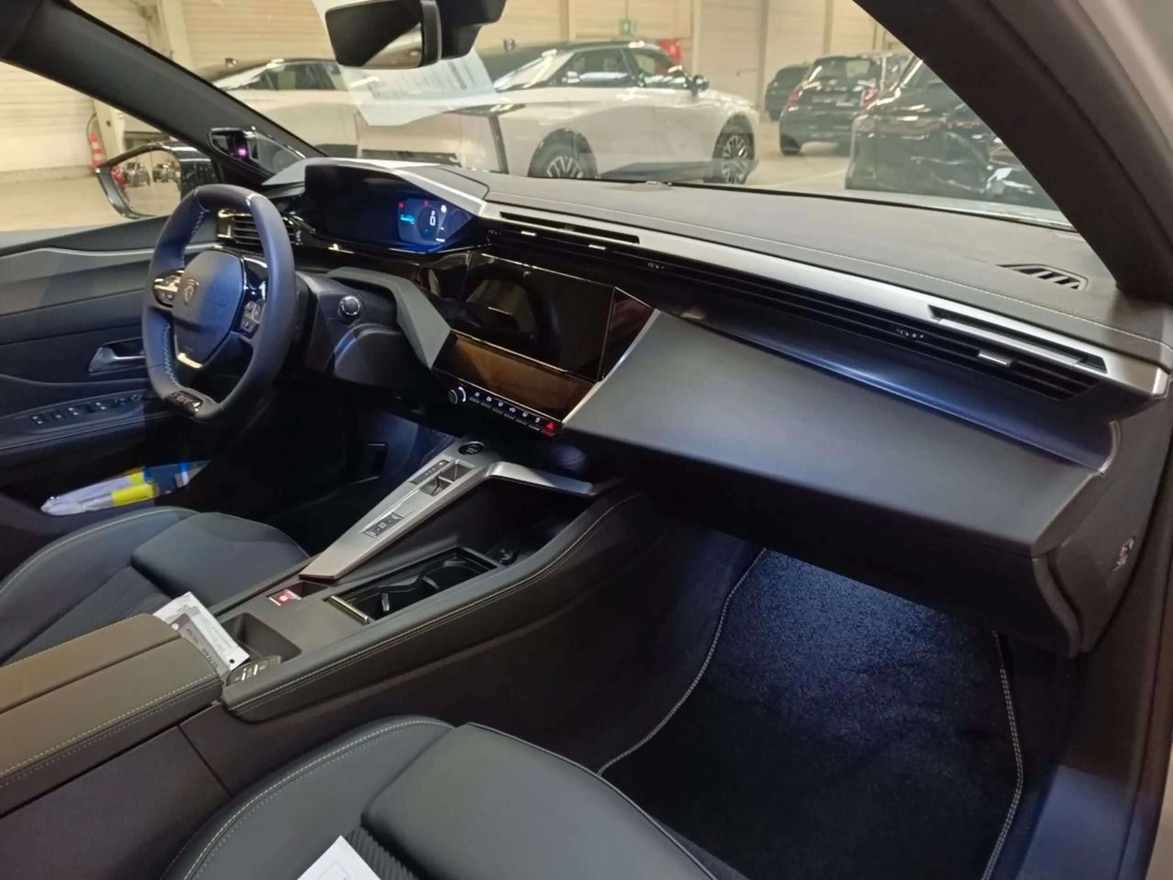 Peugeot 408 NEUER E-408 GT EXCLUSIVE 210PS*SCHIEBEDACH*58kWH — photo 4