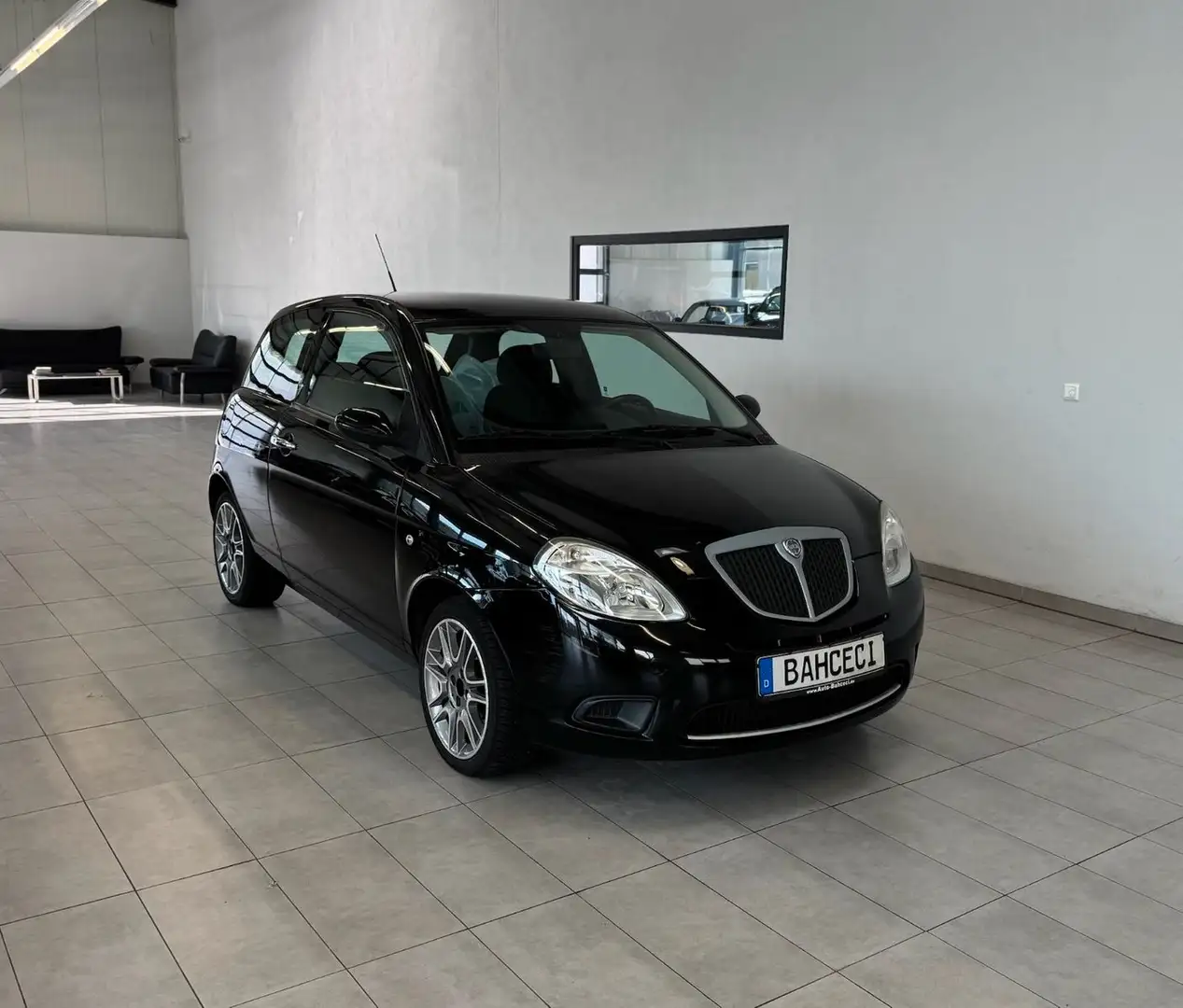 Lancia Ypsilon 1.2 8V Oro*1 Hand*Tüv 02/2027* Schwarz - 1
