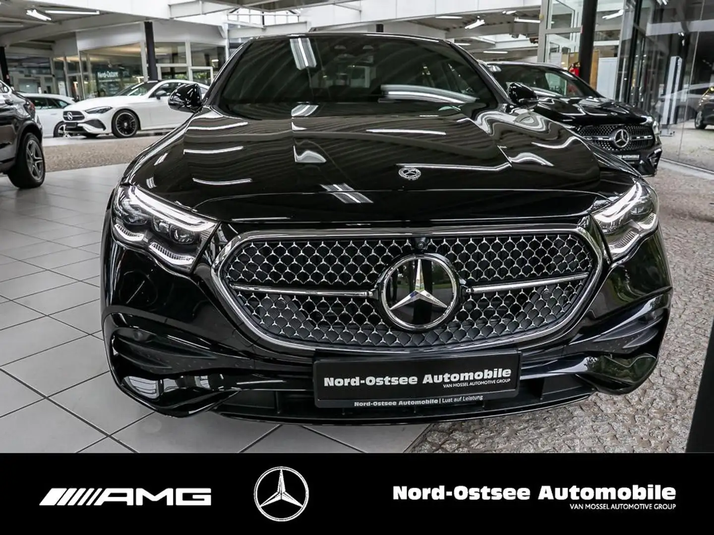 Mercedes-Benz E 200 AMG PANO BURMESTER NIGHT Zwart - 2