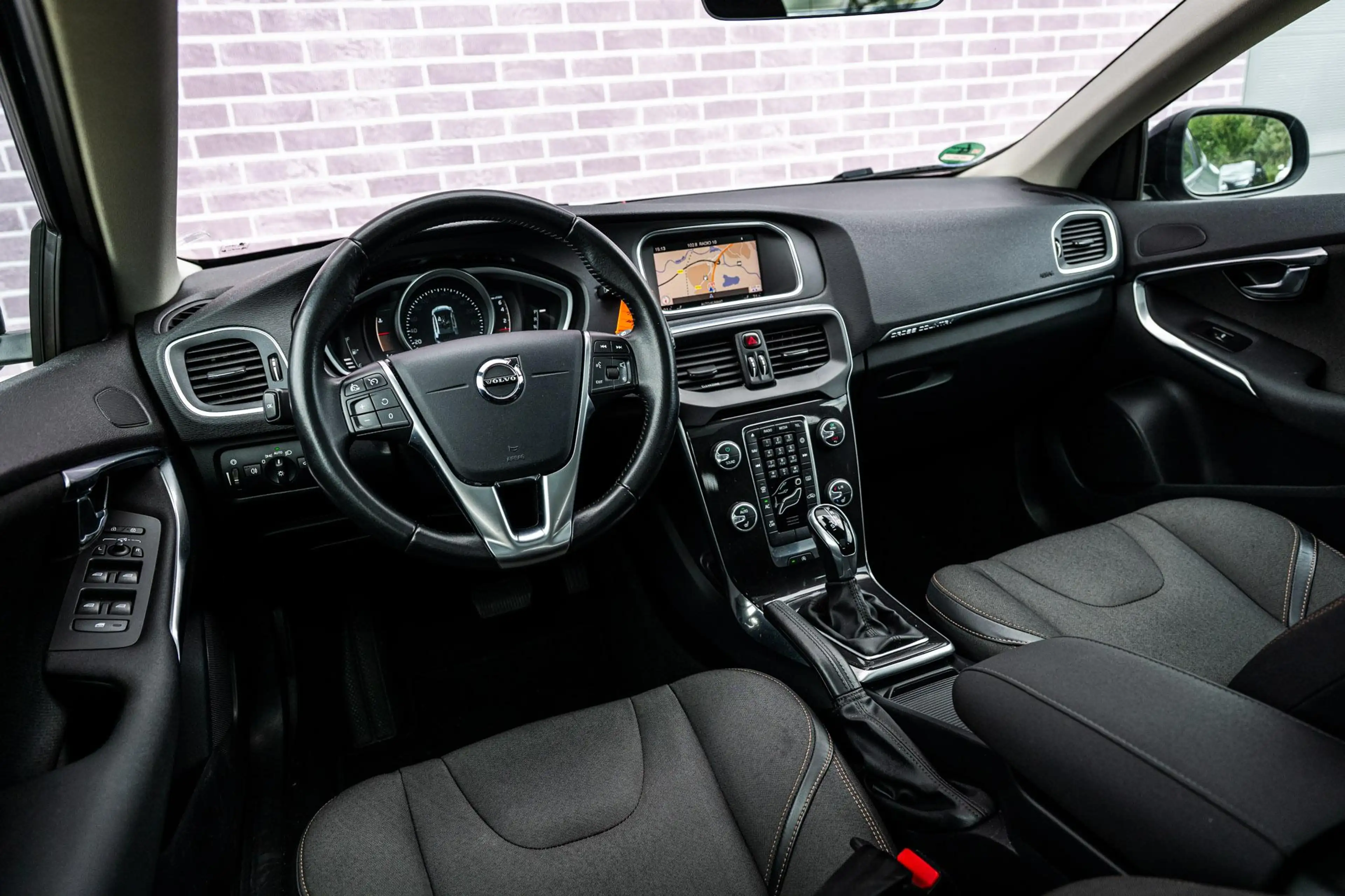 Volvo V40 Cross Country 1.5 T3 Nordic+ | Trekhaak | Panorama dak | Stoelve — photo 12
