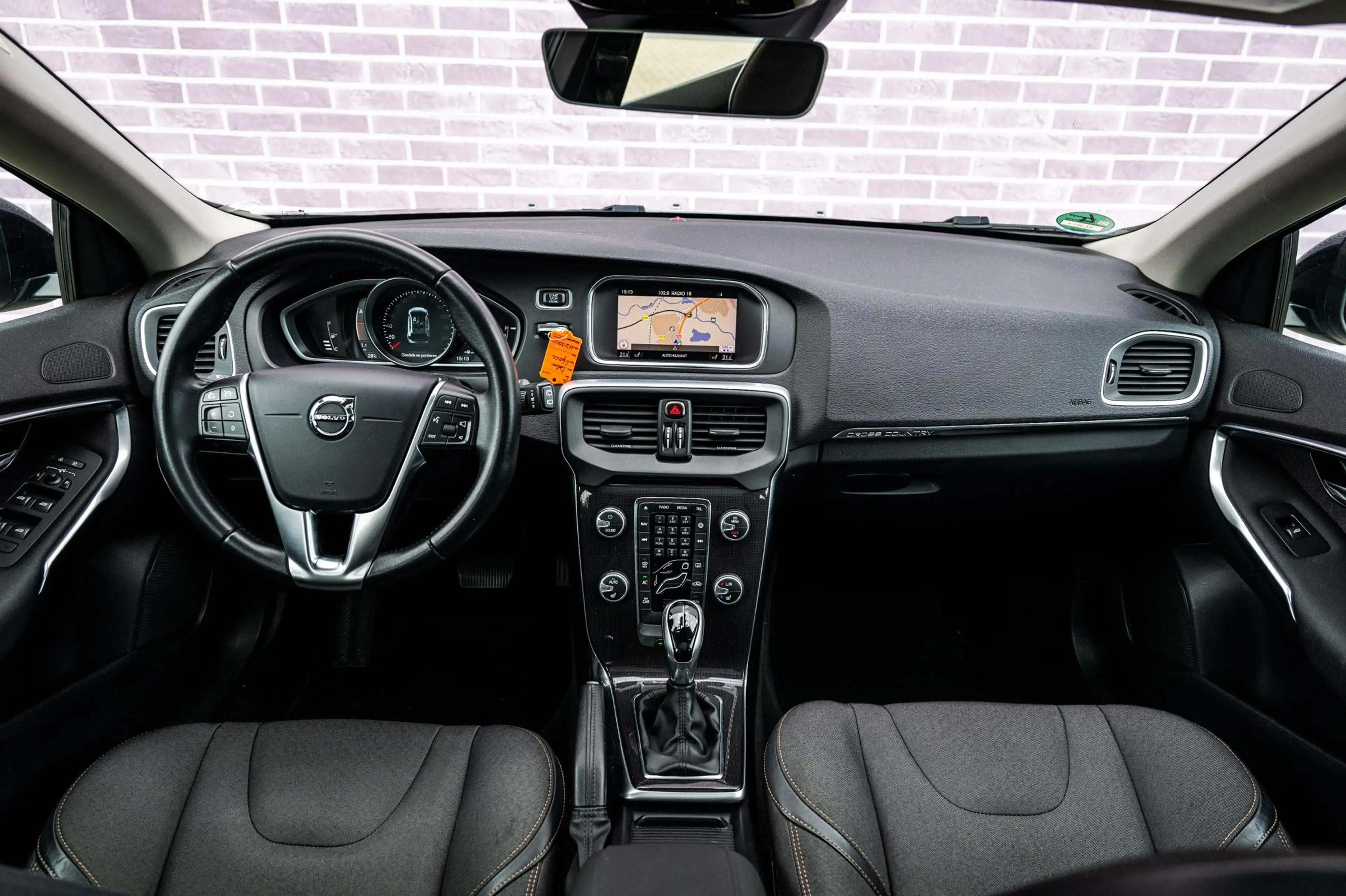 Volvo V40 Cross Country 1.5 T3 Nordic+ | Trekhaak | Panorama dak | Stoelve — photo 7