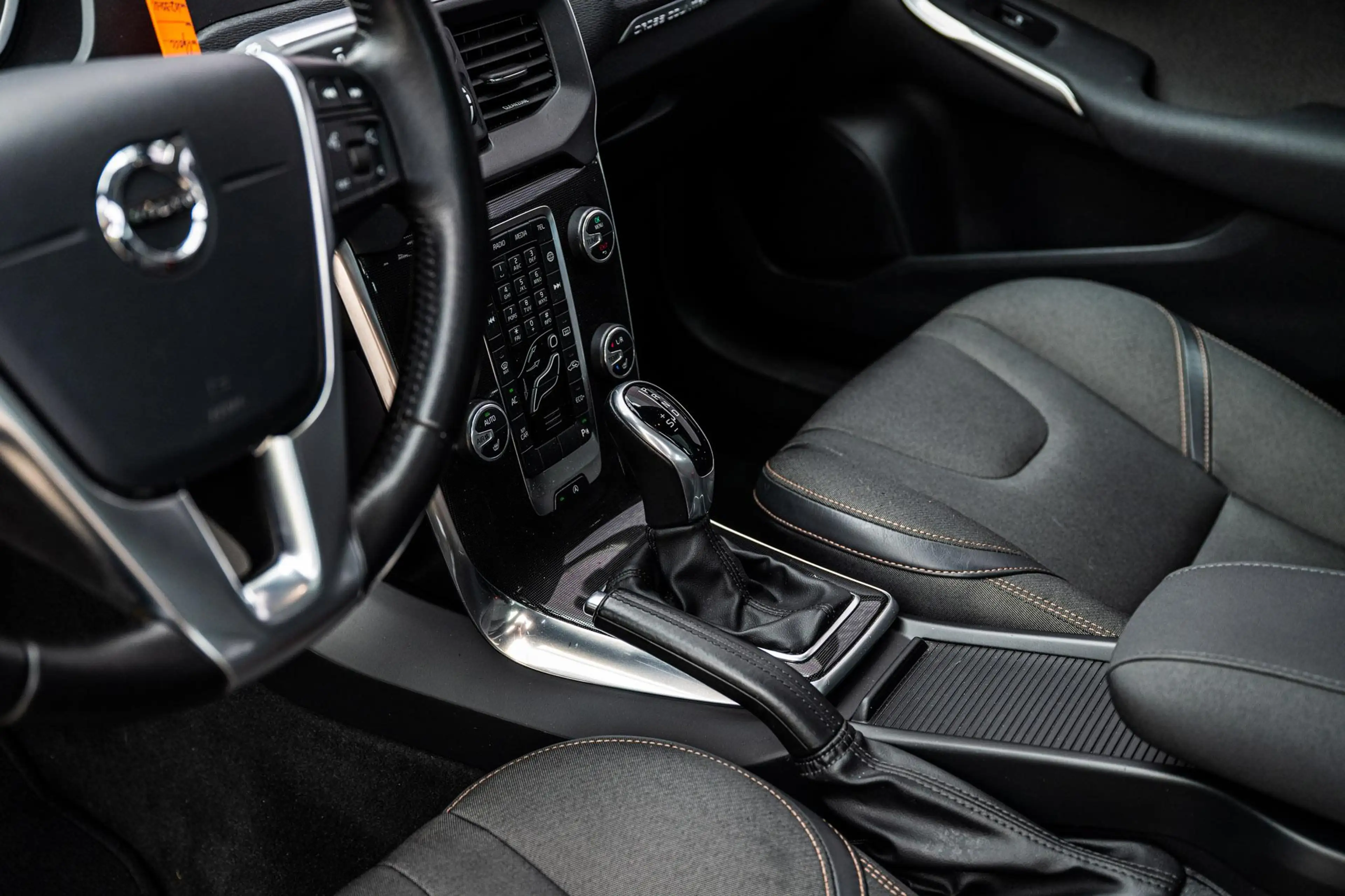 Volvo V40 Cross Country 1.5 T3 Nordic+ | Trekhaak | Panorama dak | Stoelve — photo 15