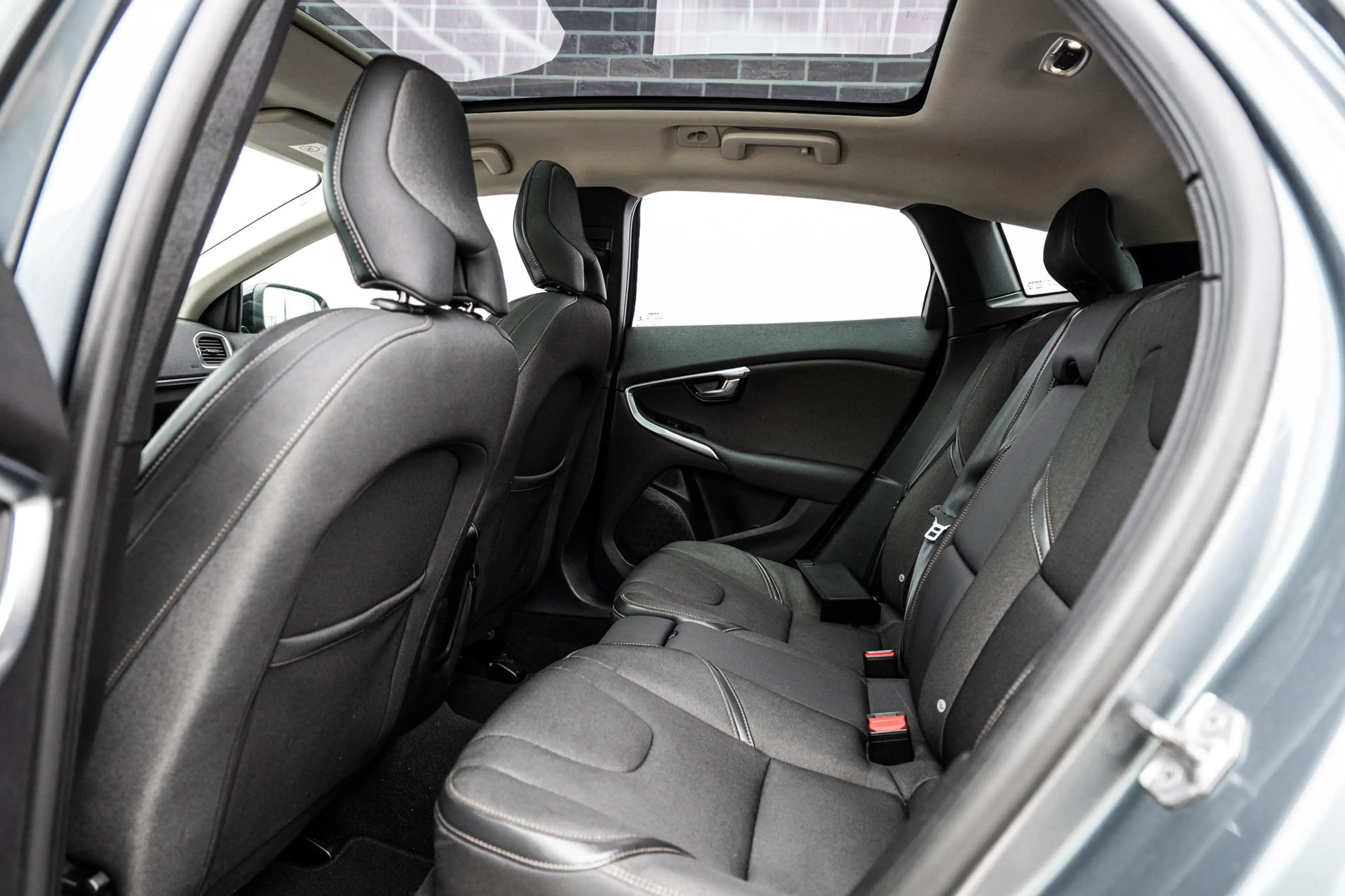 Volvo V40 Cross Country 1.5 T3 Nordic+ | Trekhaak | Panorama dak | Stoelve — photo 9