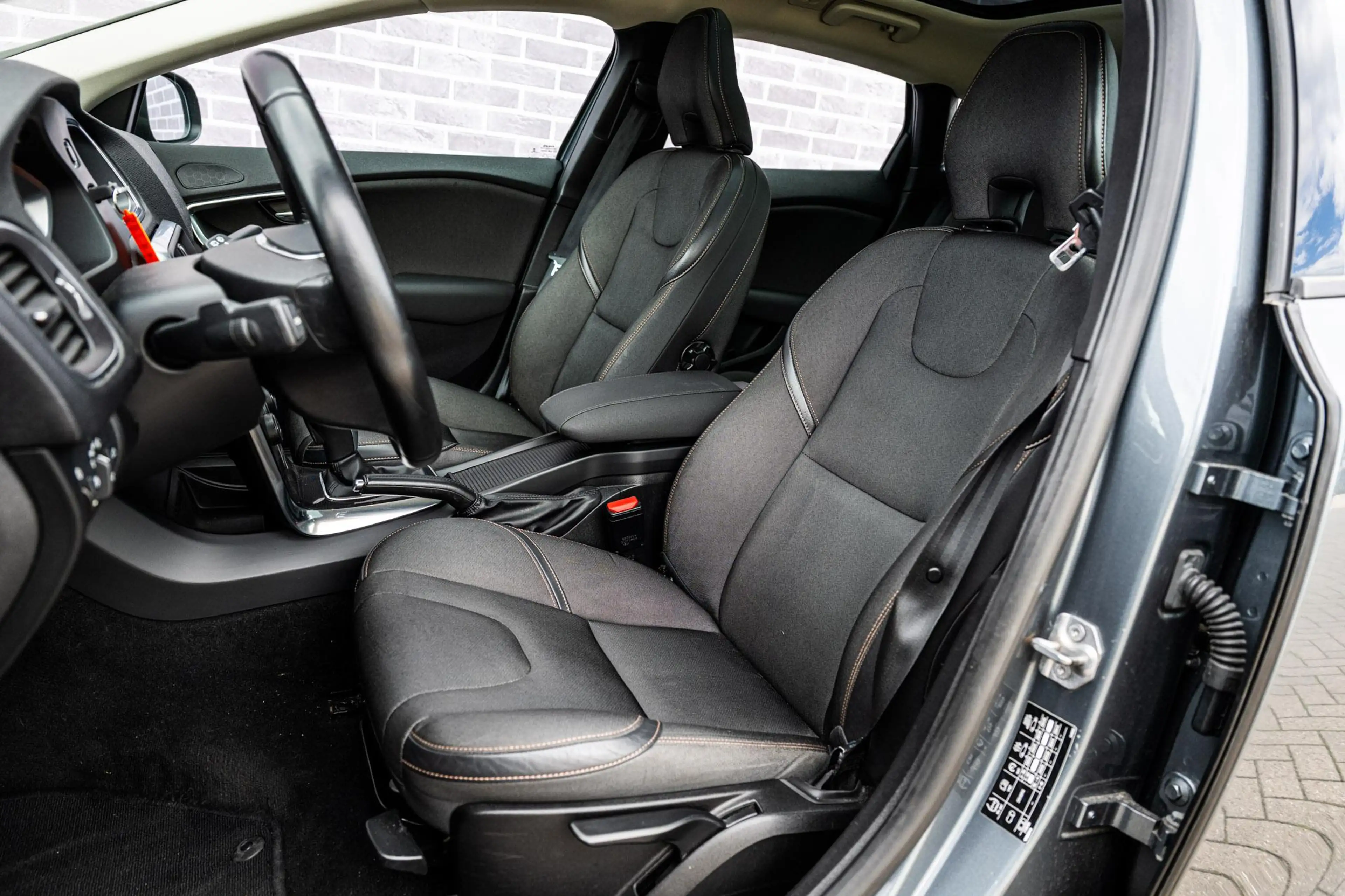 Volvo V40 Cross Country 1.5 T3 Nordic+ | Trekhaak | Panorama dak | Stoelve — photo 8