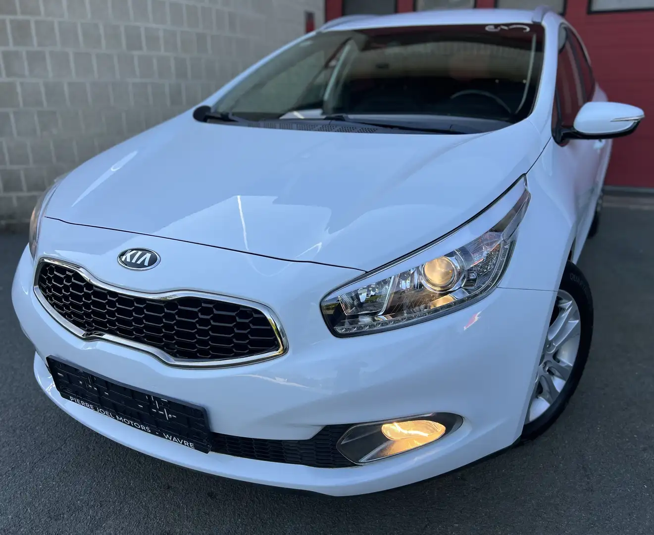 Kia Ceed SW / cee'd SW 1.6 CRDi World Edition ISG +CAR-PASS +CAMÉRA +NAV Beyaz - 1