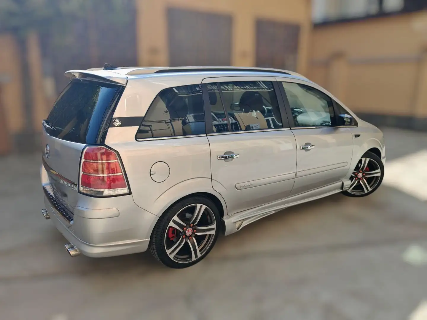 Opel Zafira Zafira II 2006 1.8 Cosmo 140cv GPL Versione Holden Argento - 2