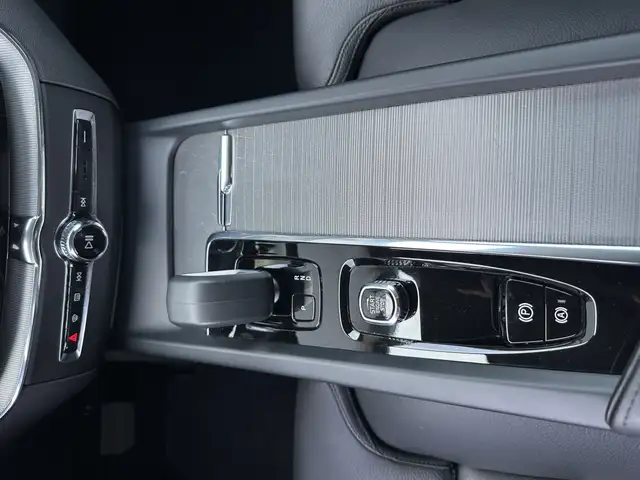 Volvo XC60 view 18