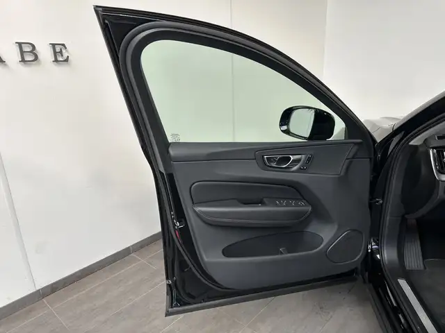 Volvo XC60 view 6