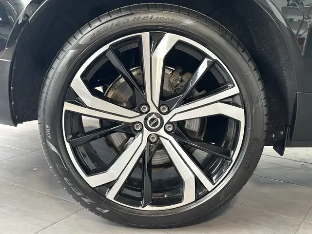 Volvo XC60 view 3