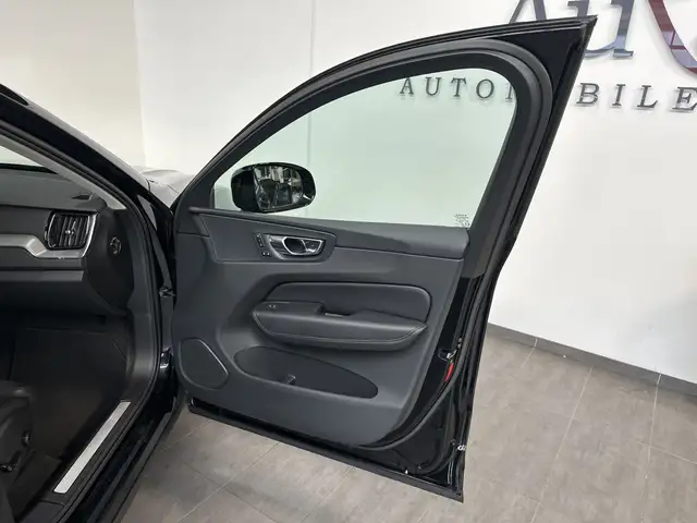 Volvo XC60 view 7