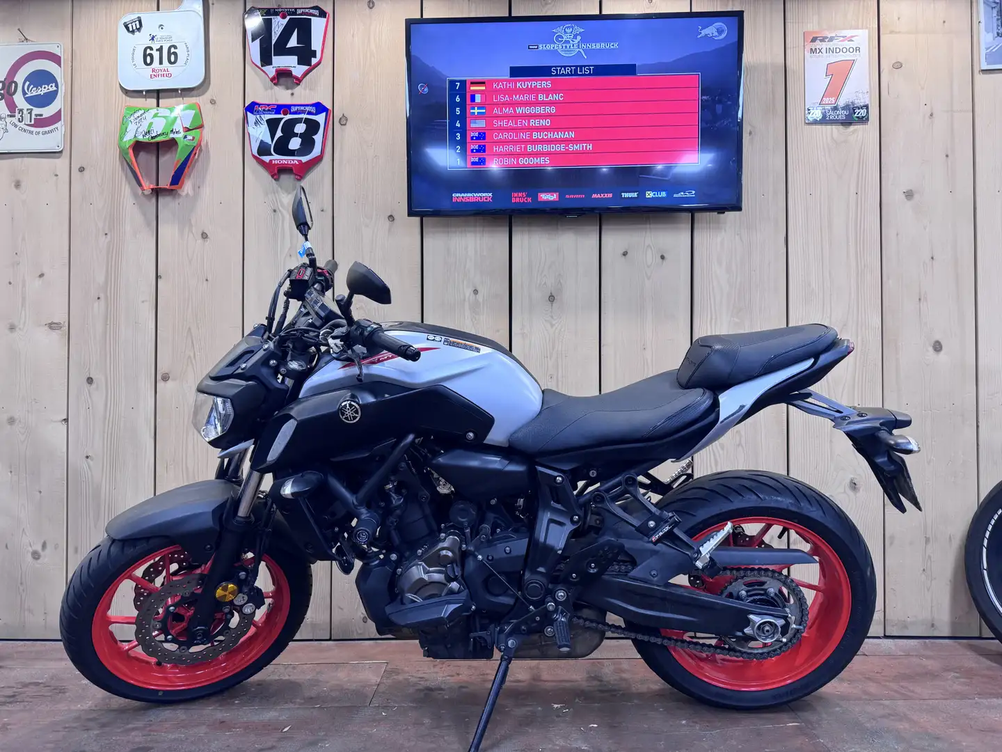 Yamaha MT-07 Gris - 2