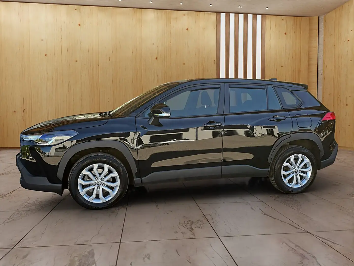 Toyota Corolla Cross 1,8 Hybrid Active 2WD Schwarz - 2