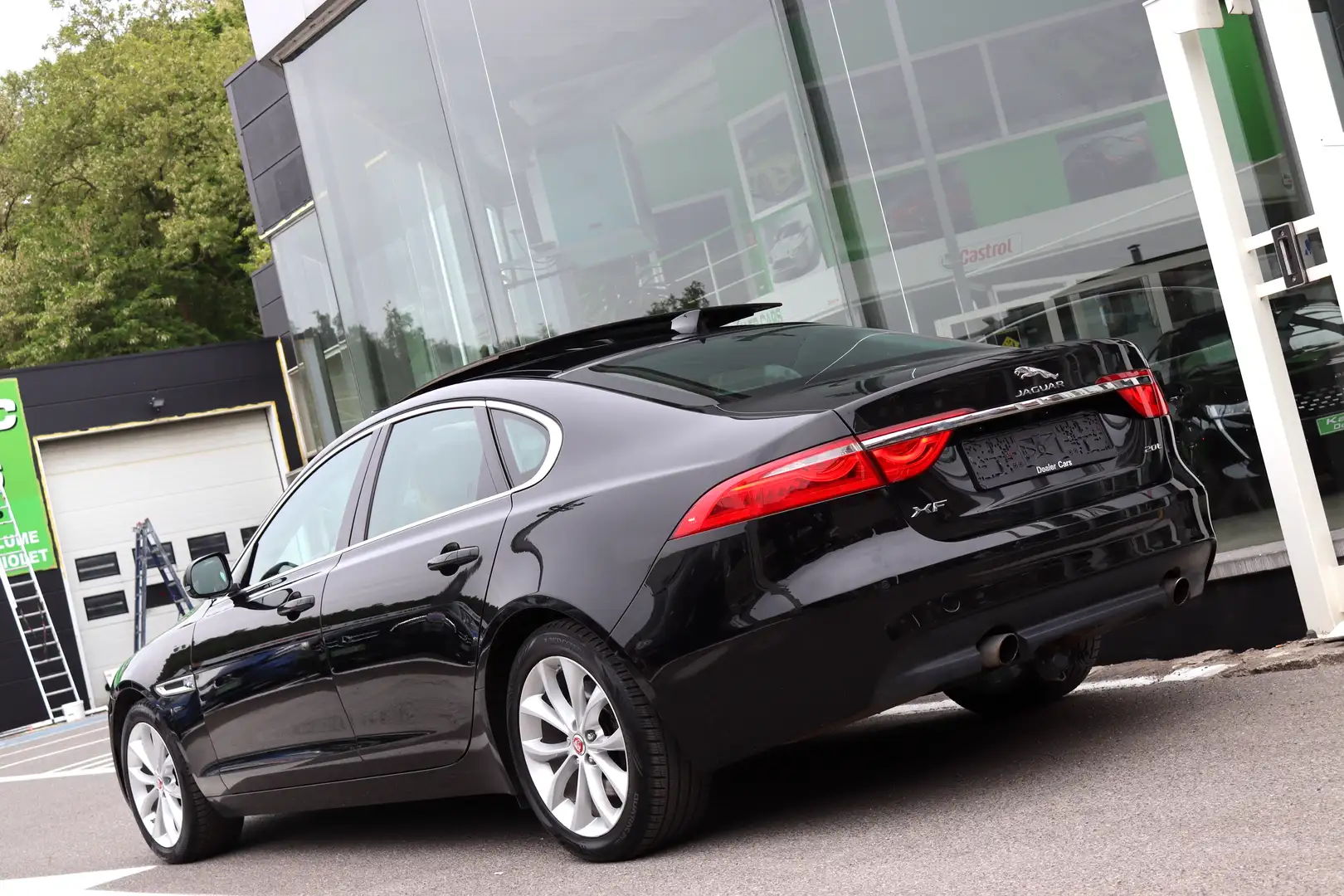 Jaguar XF 2.0T 200CV TOIT PANO GPS CAMERA XENON LED JANTE 18 Zwart - 2