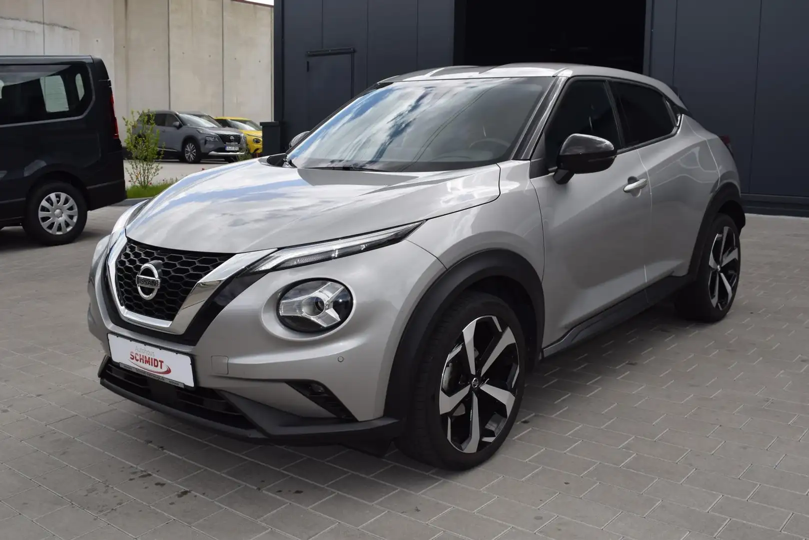 Nissan Juke 1.0 DIG-T DCT Tekna BOSE Argento - 2
