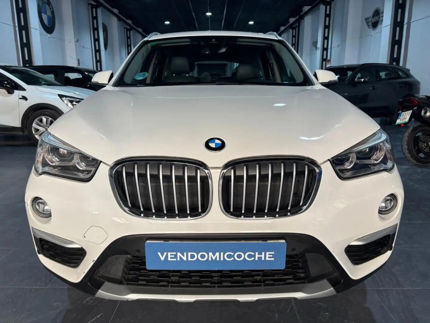 BMW X1 sDrive 20dA (4.75) Blanco - 1