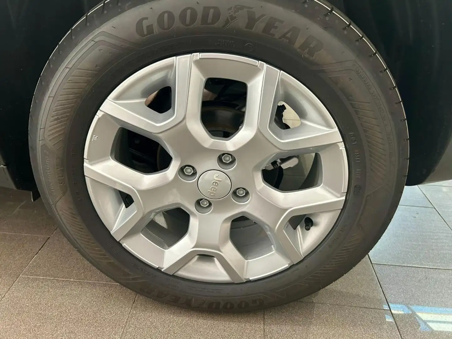 Jeep Avenger 1.2 Turbo Altitude Con Adas Pack Zwart - 2