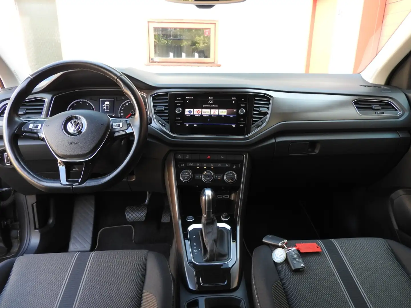Volkswagen T-Roc 1.5 TSI Style, CC, Automaat, trekhaak, stoel/stuur Grijs - 2