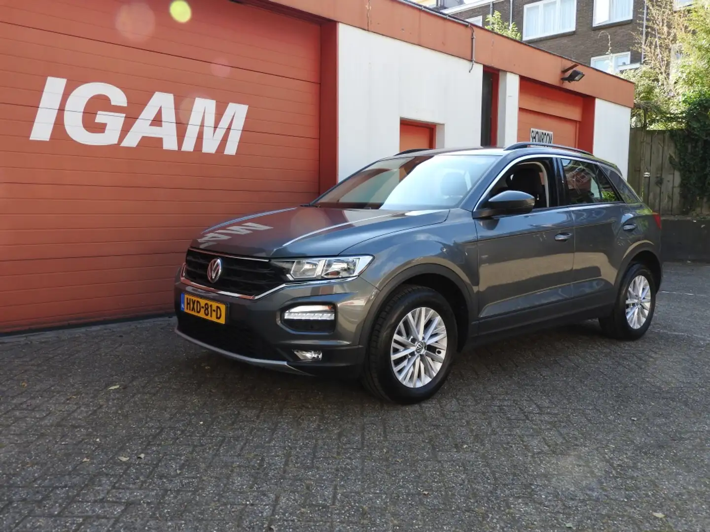 Volkswagen T-Roc 1.5 TSI Style, CC, Automaat, trekhaak, stoel/stuur Grijs - 1