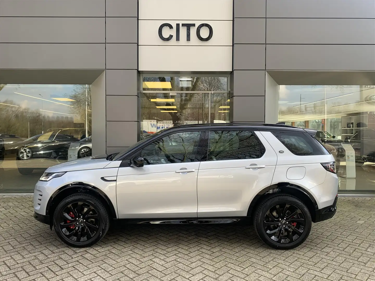 Land Rover Discovery Sport P300e PHEV Dynamic HSE - Facelift Zilver - 2