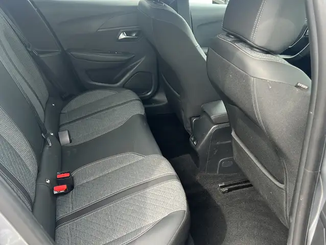 Peugeot 208 view 7