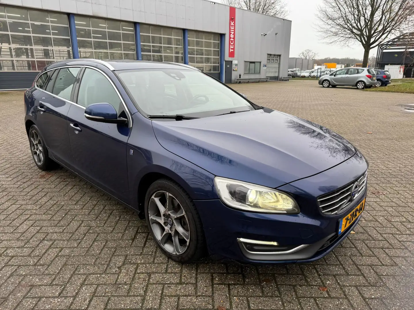 Volvo V60 2.0 D4 Ocean Race Blauw - 2