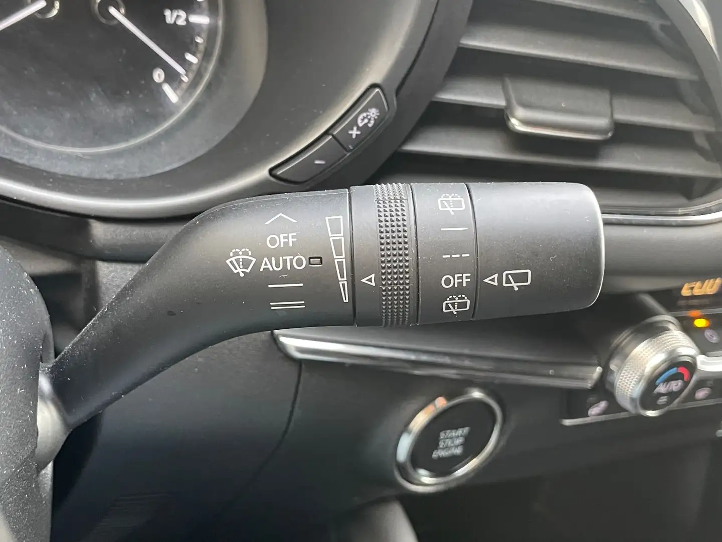 Mazda 3 Selection HUD 360° Carplay ACC Hybrid SHZ TOP! Weiß - 2