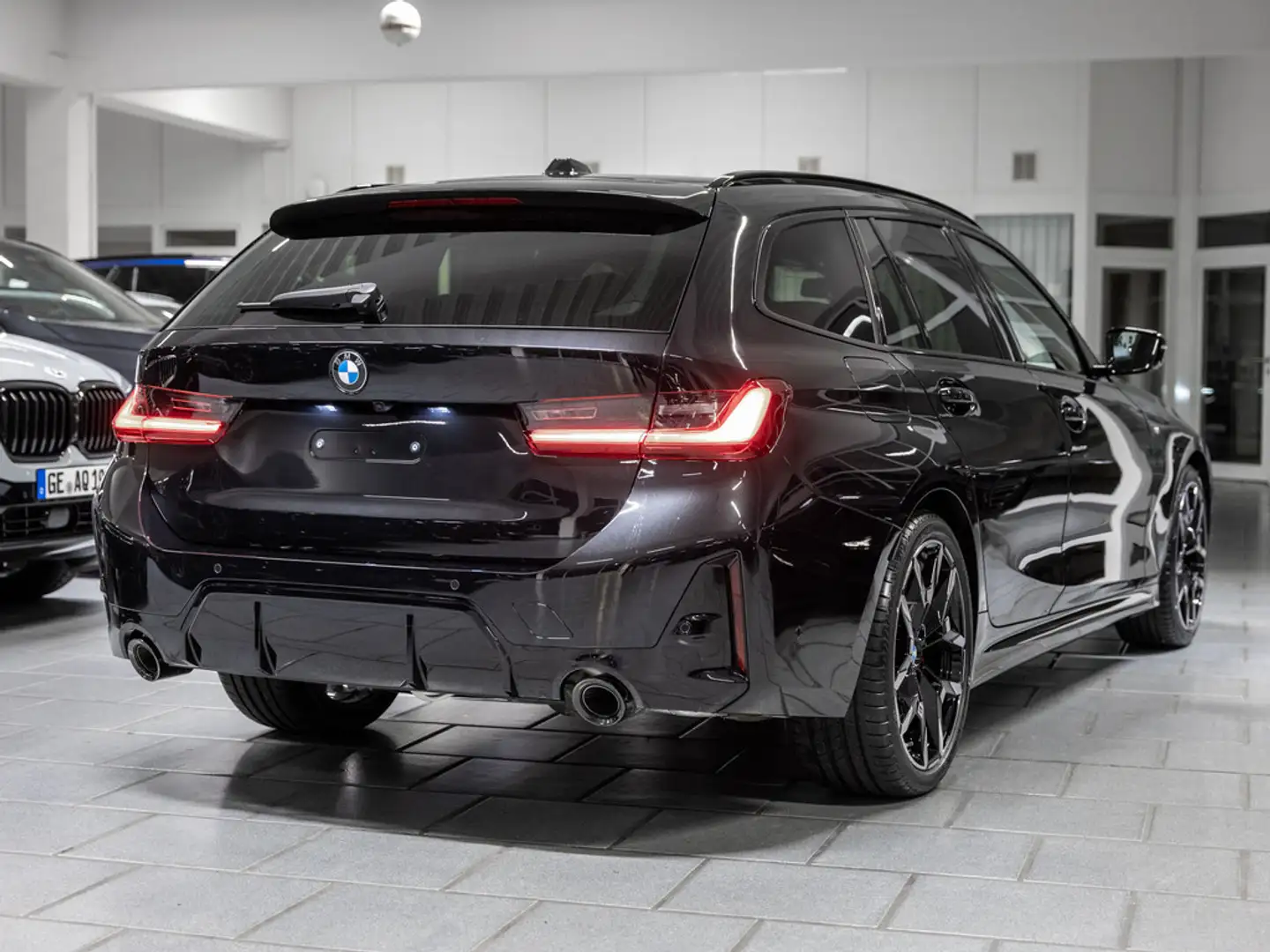 BMW 320 d Touring M-Sport Pro FACEL. 360° LED HUD Schwarz - 2