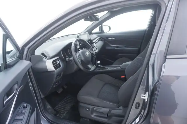Toyota C-HR view 10