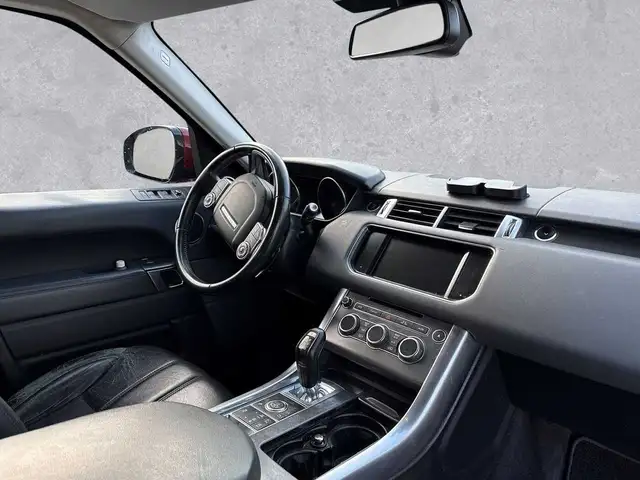 Land Rover Range Rover Sport view 4