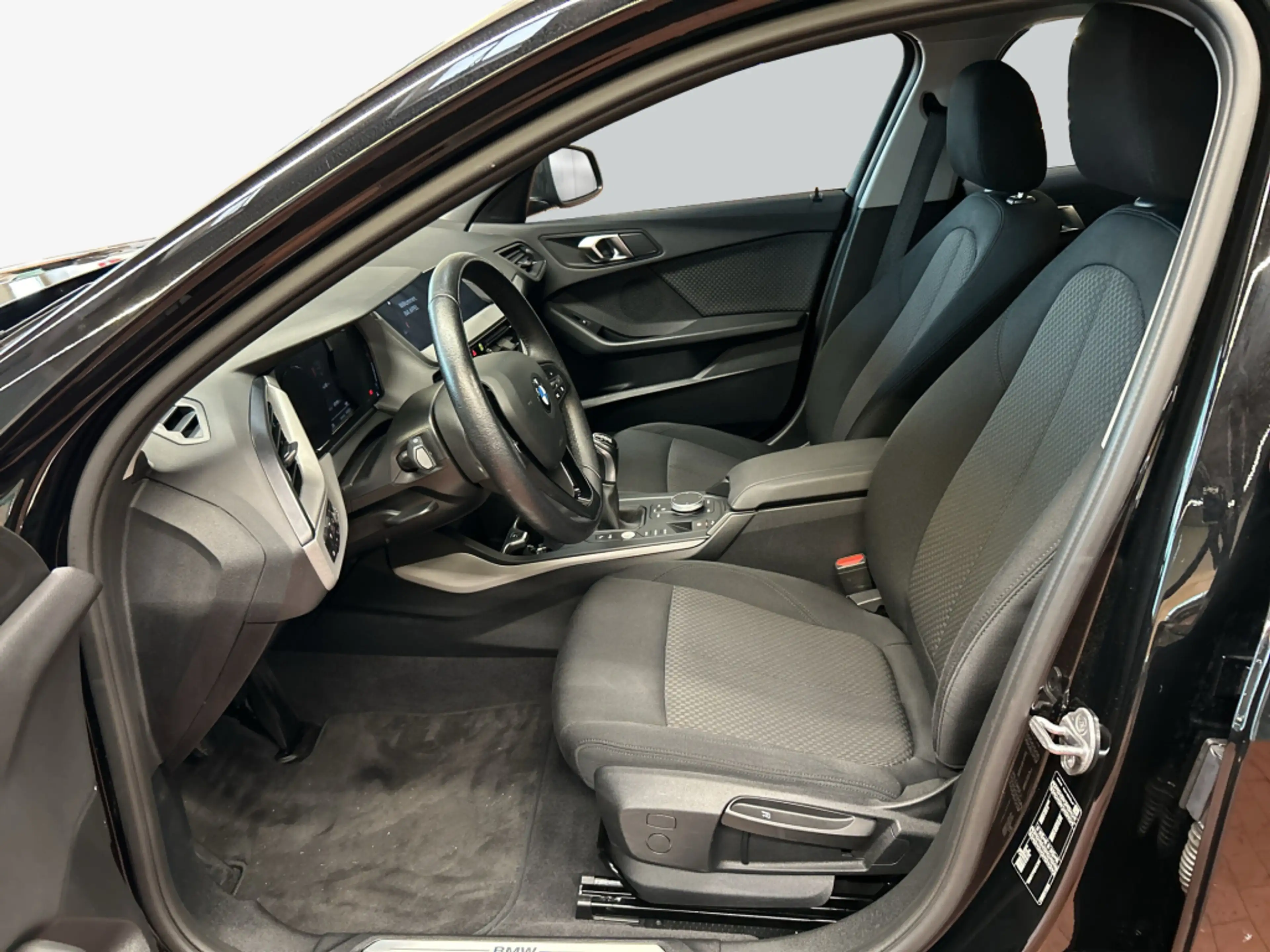 BMW 116 i Advantage *PDC* — photo 11