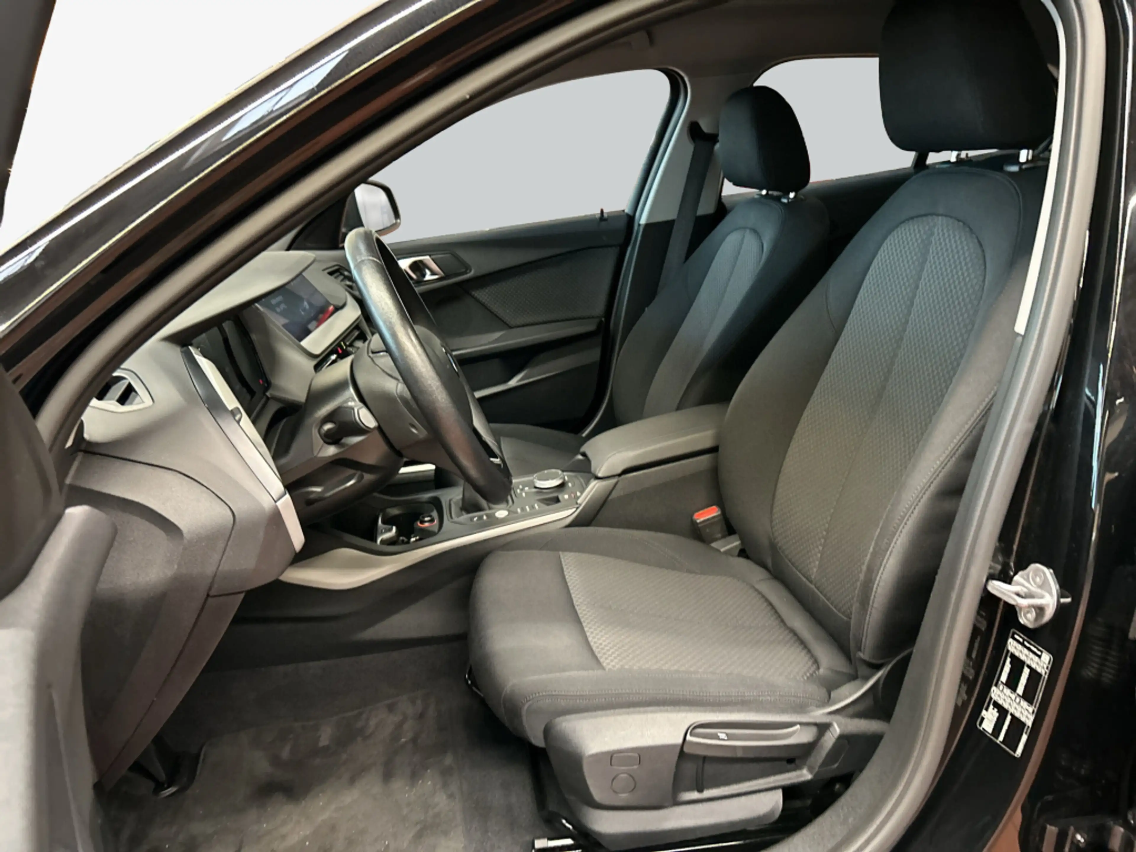 BMW 116 i Advantage *PDC* — photo 12