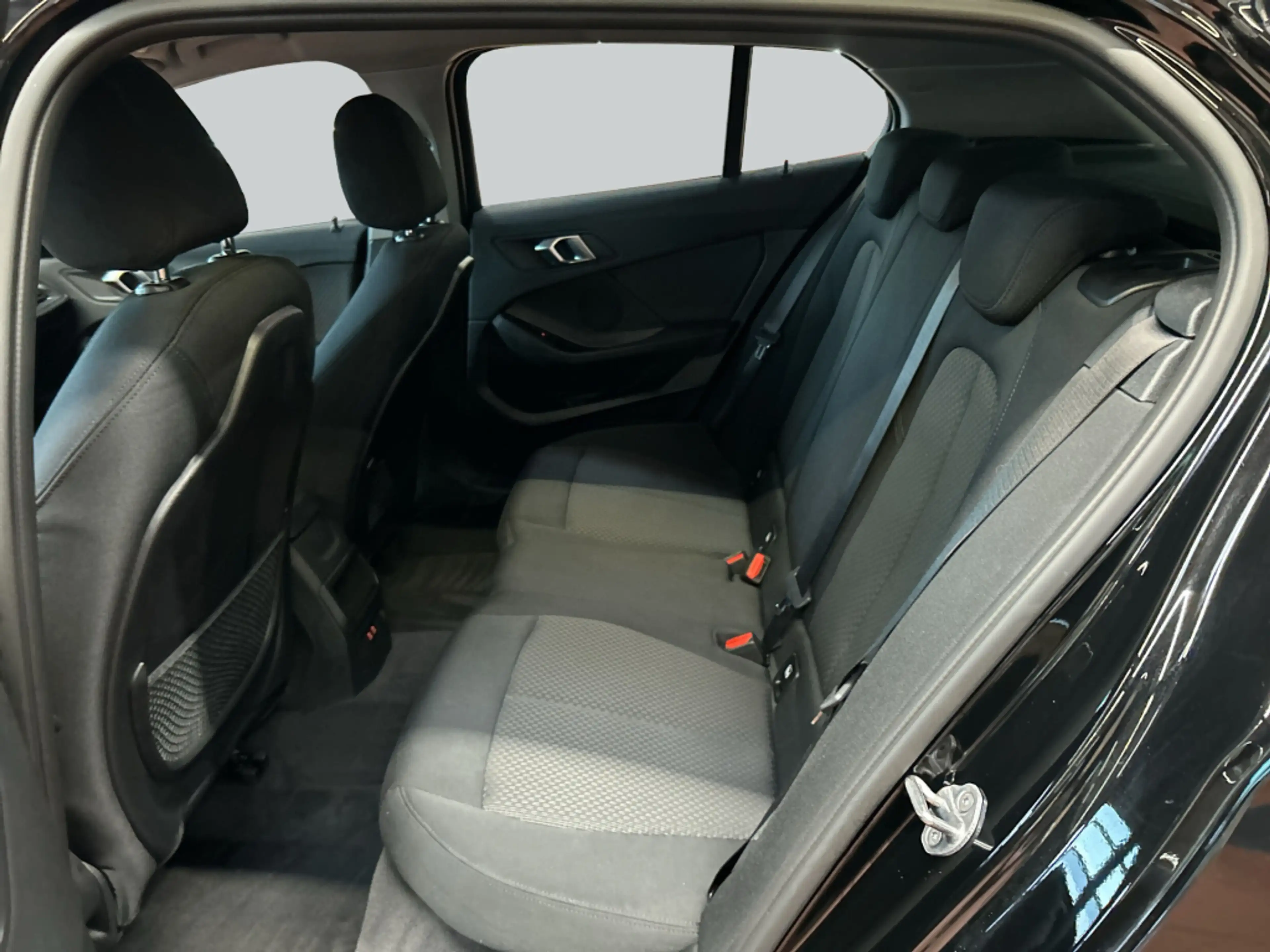 BMW 116 i Advantage *PDC* — photo 13