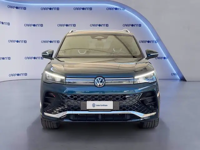 Volkswagen Tiguan view 3